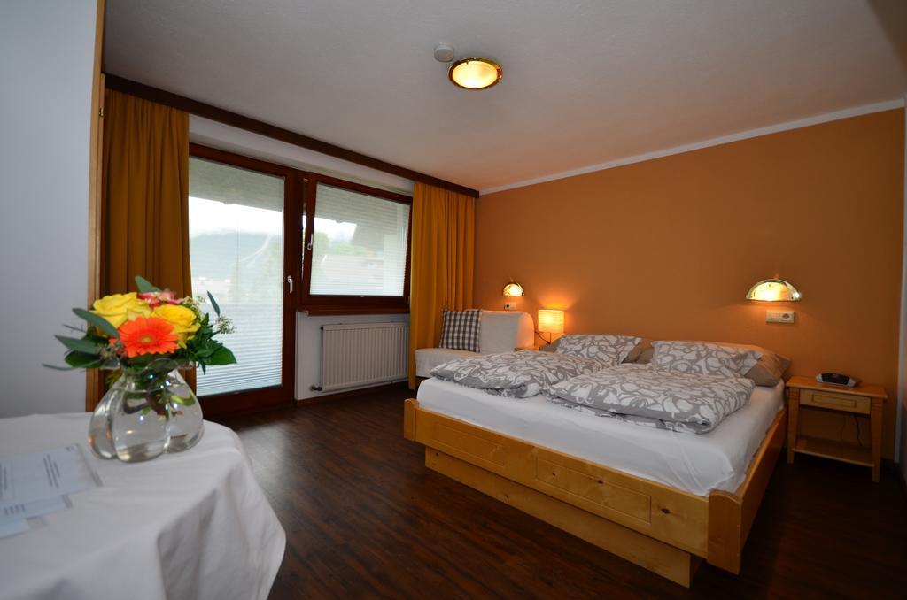 Haus Bergfrieden Hotell Lermoos Rom bilde